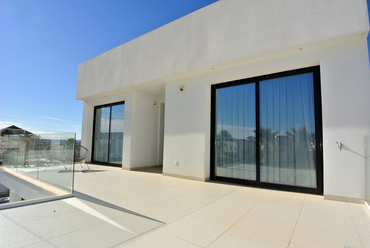 3 bedroom Villa for sale in San Fulgencio with pool garage - € 595,000 (Ref: 9503902)