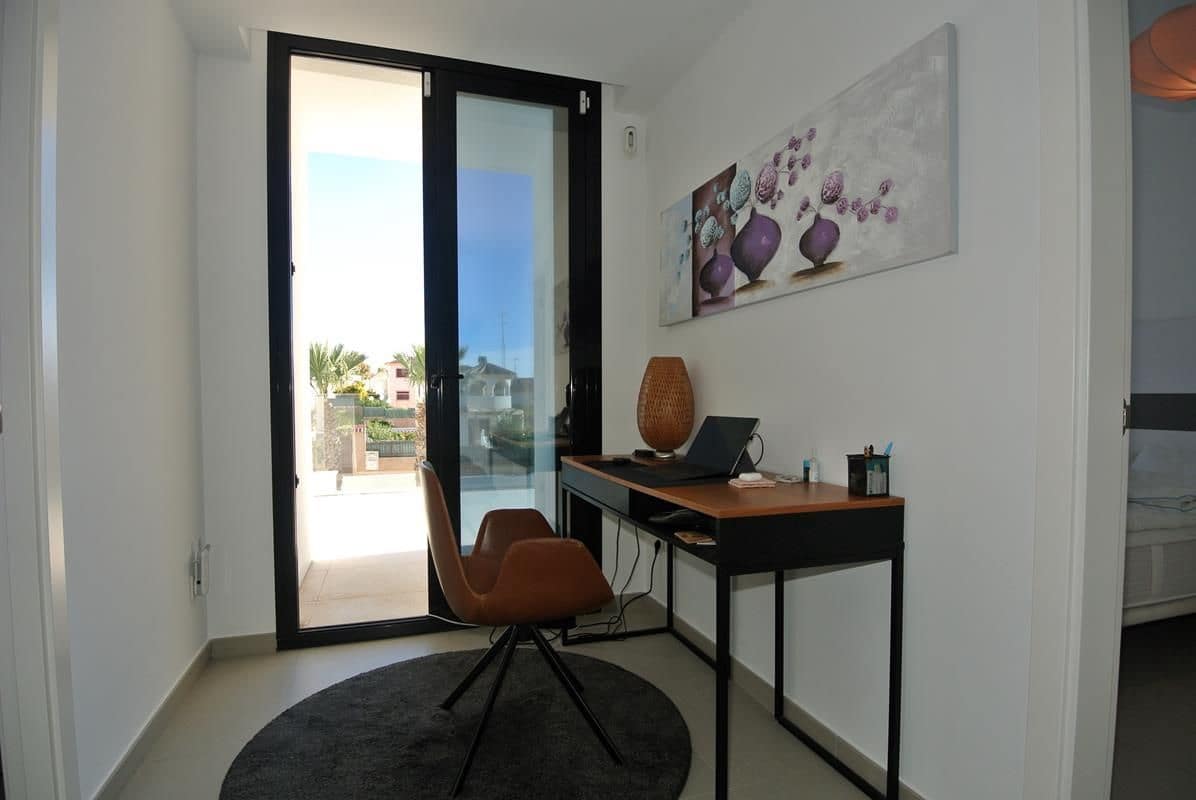 3 bedroom Villa for sale in San Fulgencio with pool garage - € 595,000 (Ref: 9503902)