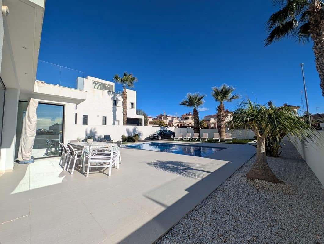 3 bedroom Villa for sale in San Fulgencio with pool garage - € 595,000 (Ref: 9503902)