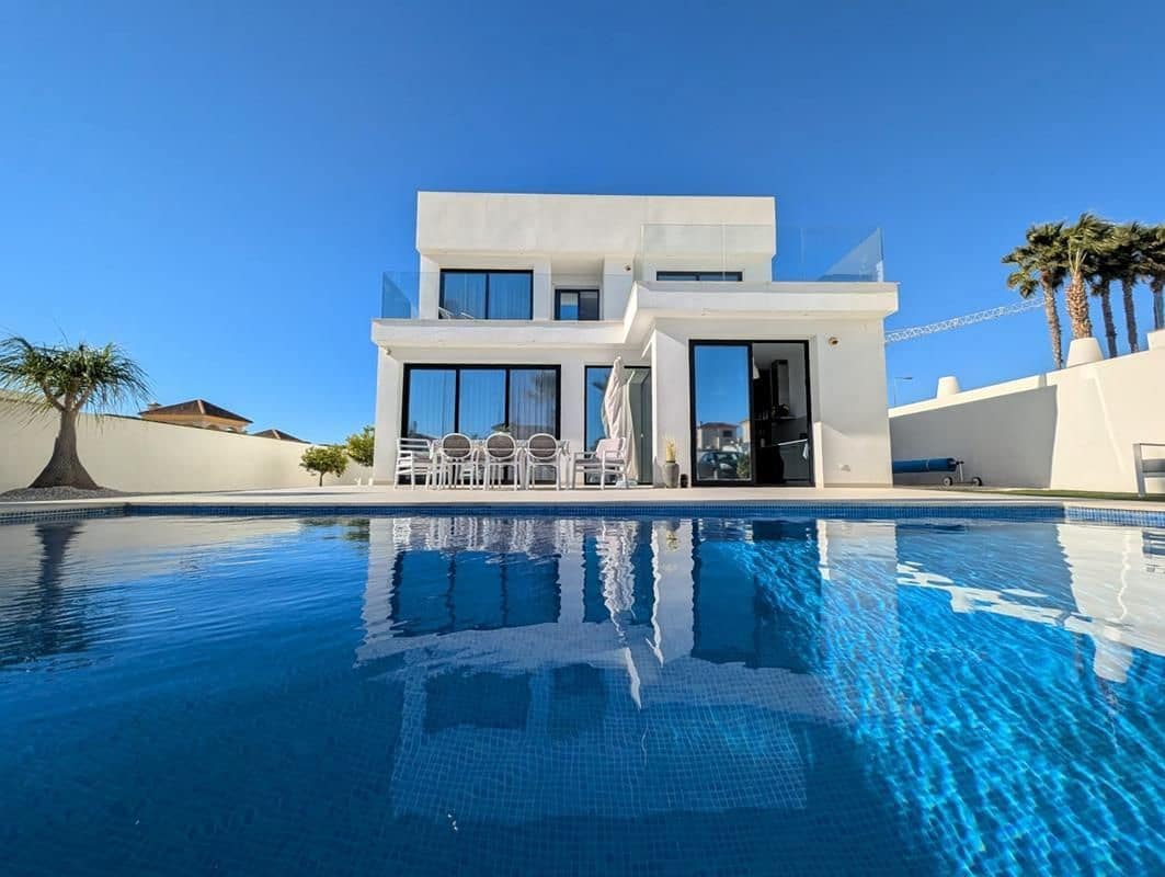 3 bedroom Villa for sale in San Fulgencio with pool garage - € 595,000 (Ref: 9503902)