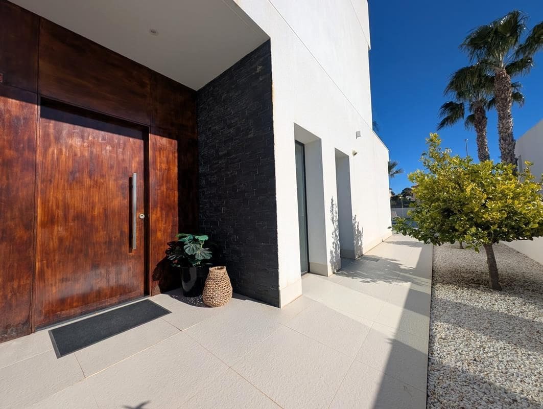 3 bedroom Villa for sale in San Fulgencio with pool garage - € 595,000 (Ref: 9503902)