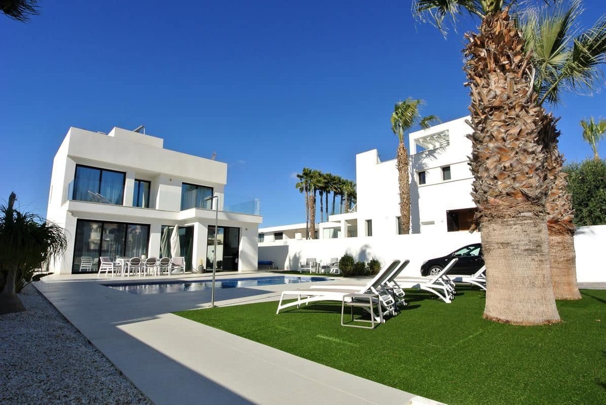 3 bedroom Villa for sale in San Fulgencio with pool garage - € 595,000 (Ref: 9503902)