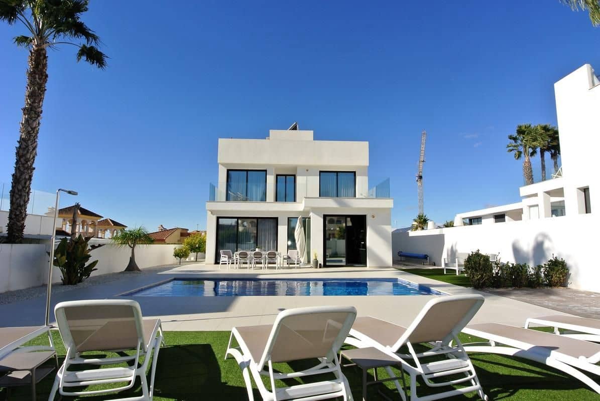 3 bedroom Villa for sale in San Fulgencio with pool garage - € 595,000 (Ref: 9503902)