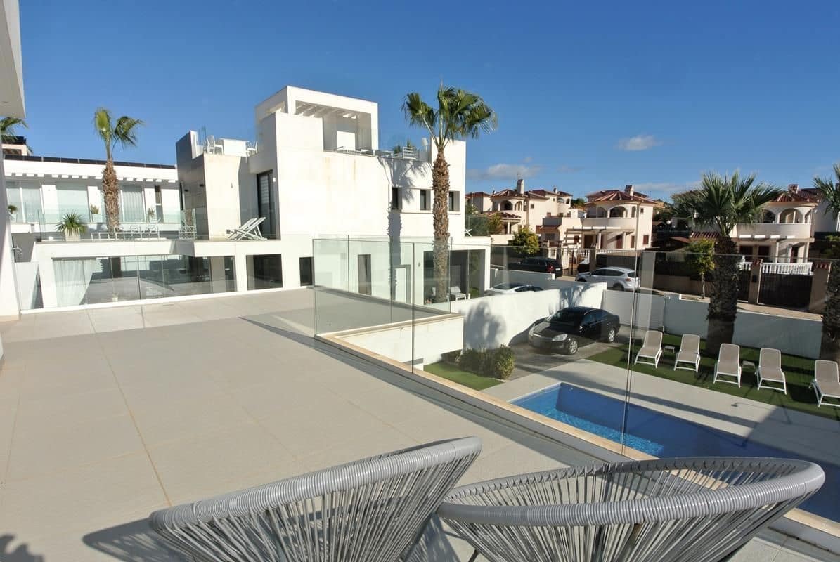 3 bedroom Villa for sale in San Fulgencio with pool garage - € 595,000 (Ref: 9503902)
