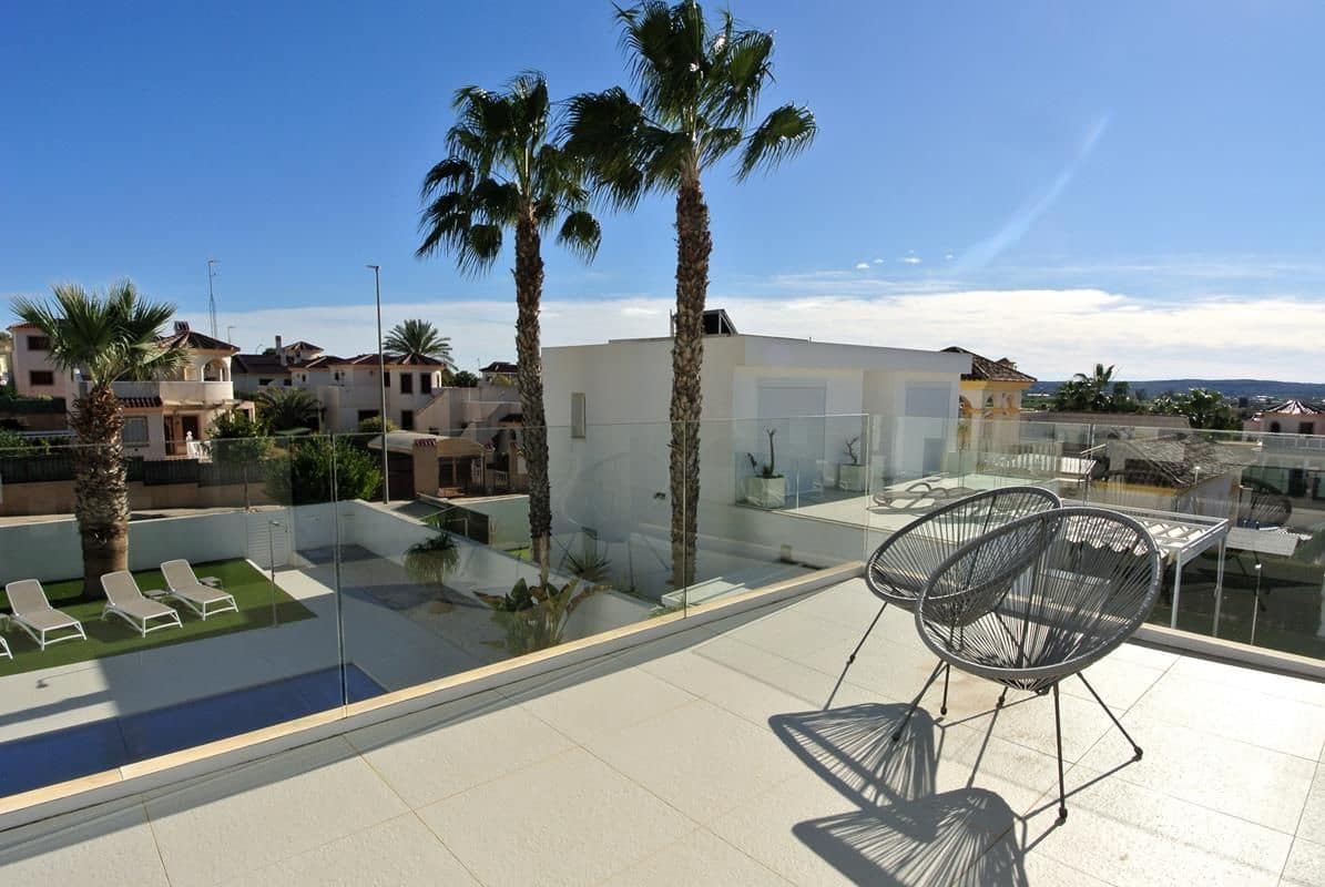 3 bedroom Villa for sale in San Fulgencio with pool garage - € 595,000 (Ref: 9503902)