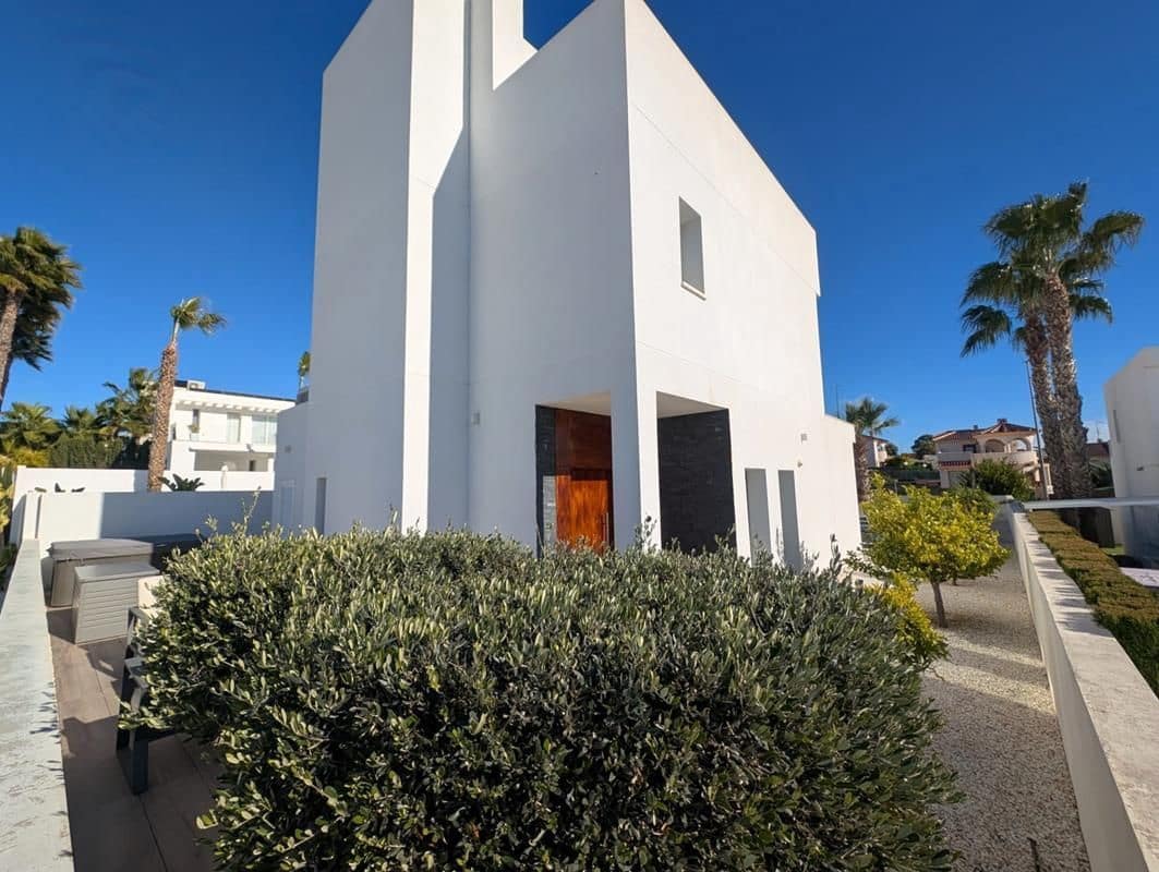 3 bedroom Villa for sale in San Fulgencio with pool garage - € 595,000 (Ref: 9503902)