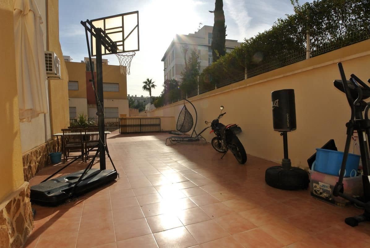 3 camera da letto Villetta Bifamiliare in vendita in Orihuela Costa con piscina garage - 249.900 € (Rif: 9508443)