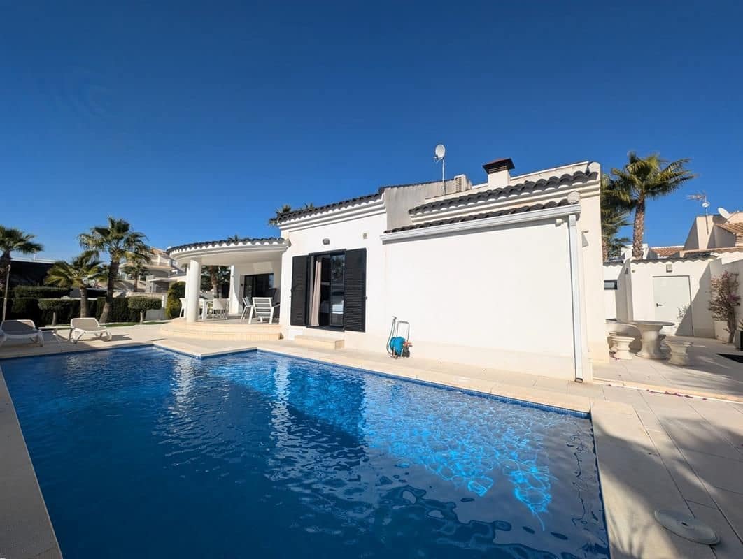 3 soverom Villa til salgs i San Fulgencio med svømmebasseng garasje - € 496 000 (Ref: 9560957)