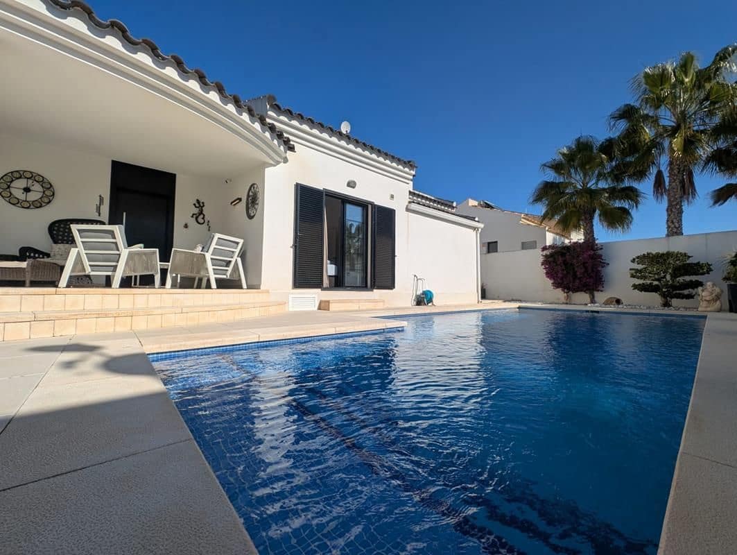 3 soverom Villa til salgs i San Fulgencio med svømmebasseng garasje - € 496 000 (Ref: 9560957)