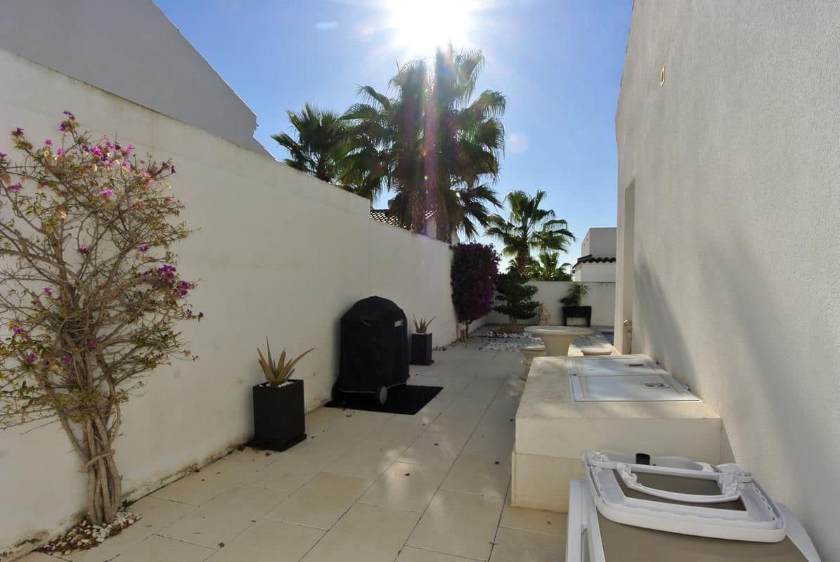 3 soverom Villa til salgs i San Fulgencio med svømmebasseng garasje - € 496 000 (Ref: 9560957)