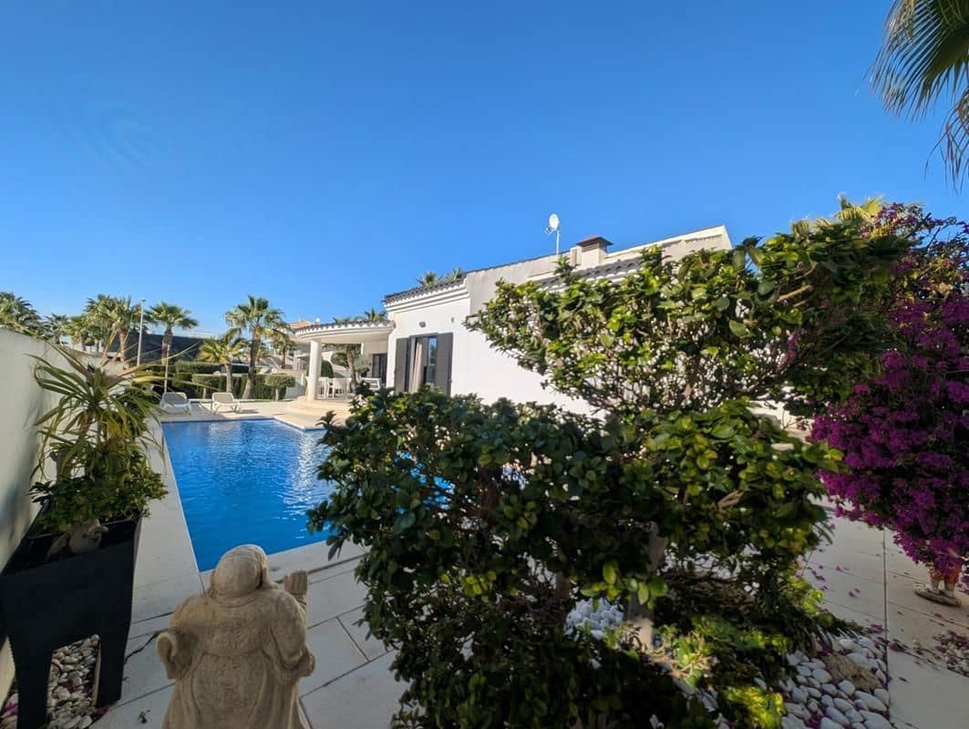 3 soverom Villa til salgs i San Fulgencio med svømmebasseng garasje - € 496 000 (Ref: 9560957)