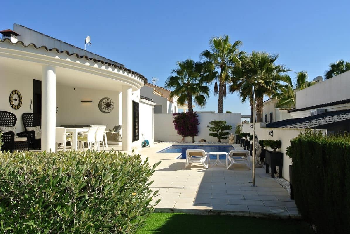 3 soverom Villa til salgs i San Fulgencio med svømmebasseng garasje - € 496 000 (Ref: 9560957)