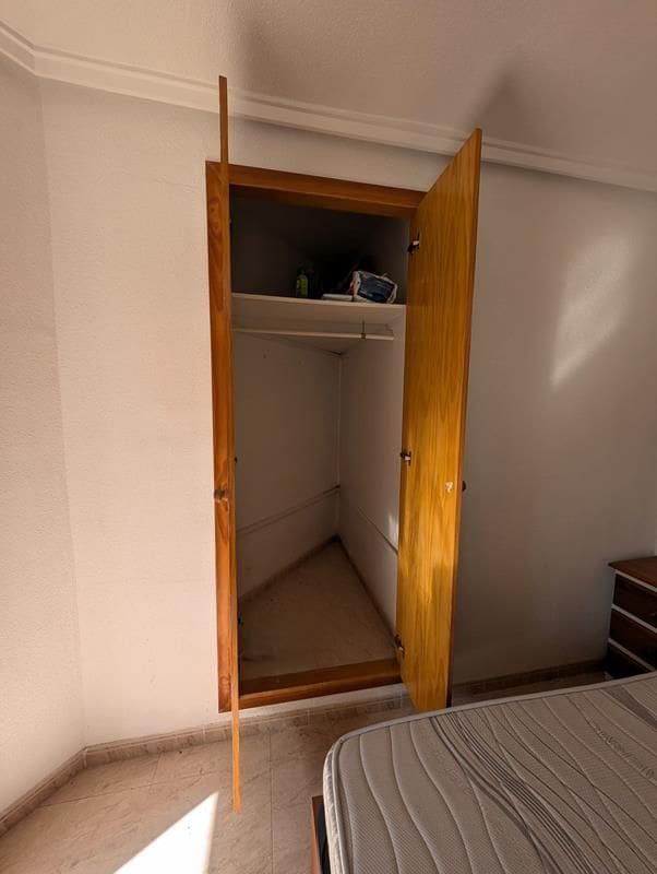 Apartamento de 2 habitaciones en Torrevieja en venta con piscina - 119.000 € (Ref: 9690082)