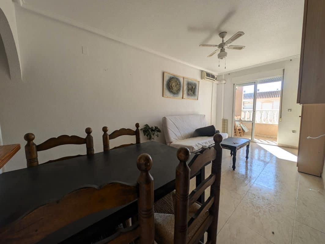 Apartamento de 2 habitaciones en Torrevieja en venta con piscina - 119.000 € (Ref: 9690082)