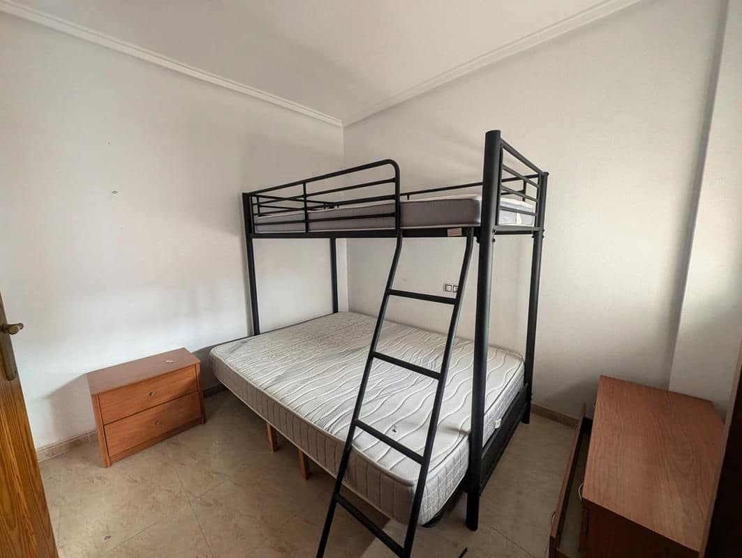 Apartamento de 2 habitaciones en Torrevieja en venta con piscina - 119.000 € (Ref: 9690082)