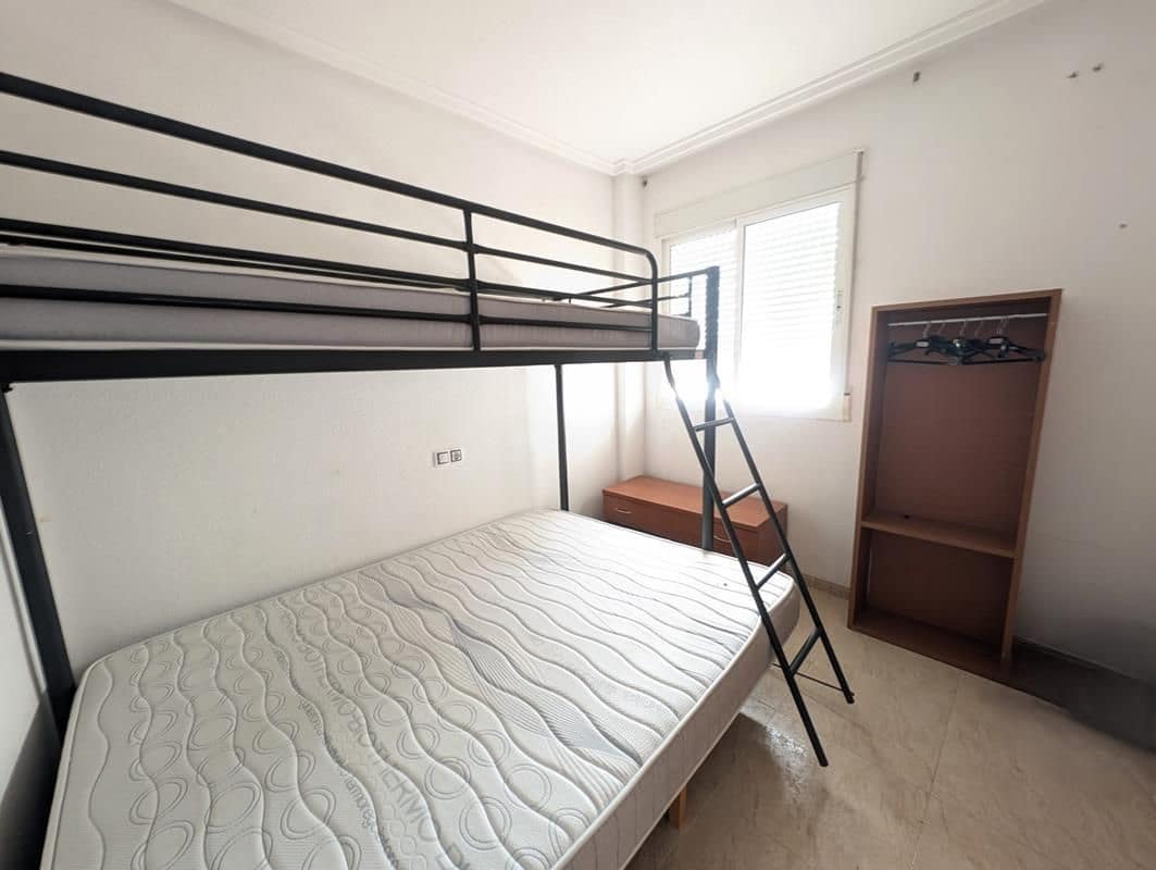 Apartamento de 2 habitaciones en Torrevieja en venta con piscina - 119.000 € (Ref: 9690082)