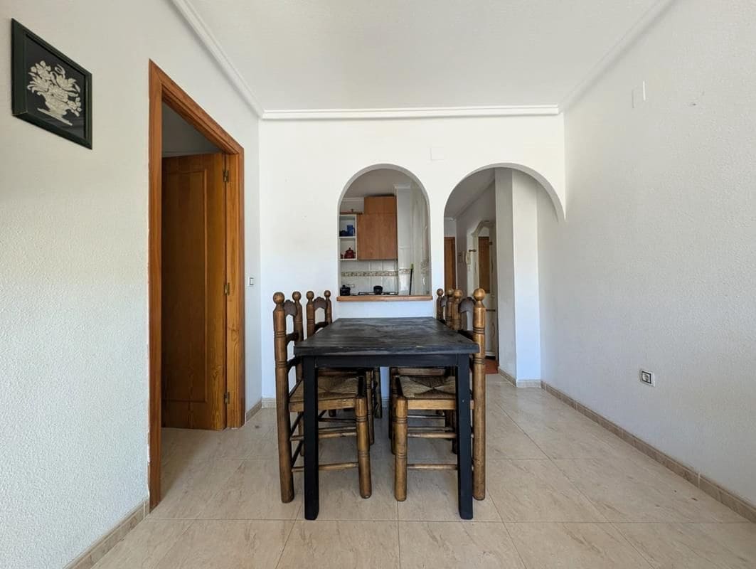 Apartamento de 2 habitaciones en Torrevieja en venta con piscina - 119.000 € (Ref: 9690082)