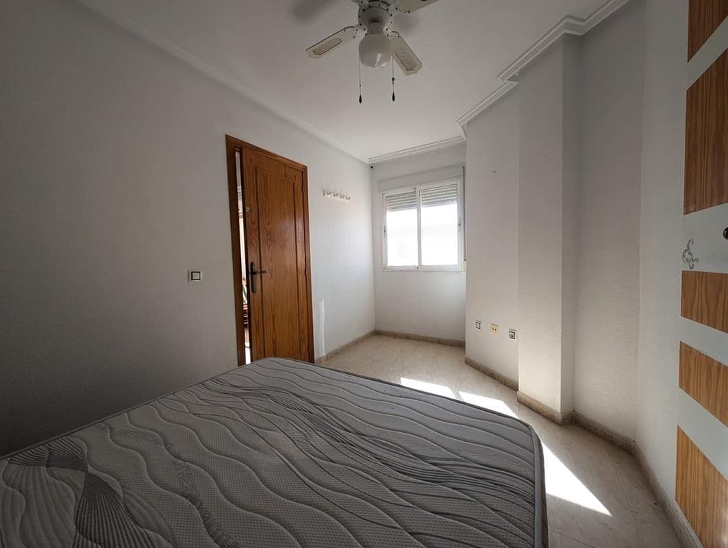 Apartamento de 2 habitaciones en Torrevieja en venta con piscina - 119.000 € (Ref: 9690082)