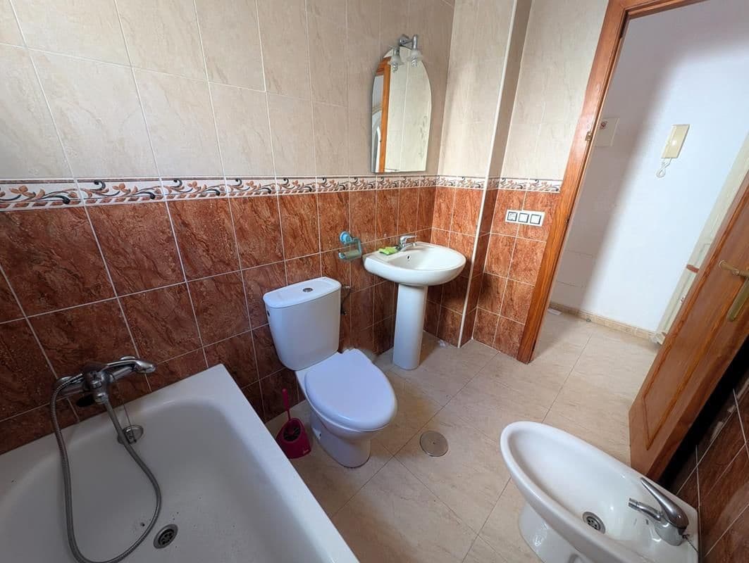 Apartamento de 2 habitaciones en Torrevieja en venta con piscina - 119.000 € (Ref: 9690082)