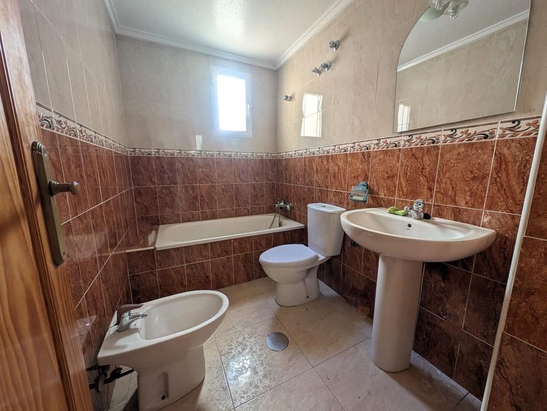 Apartamento de 2 habitaciones en Torrevieja en venta con piscina - 119.000 € (Ref: 9690082)