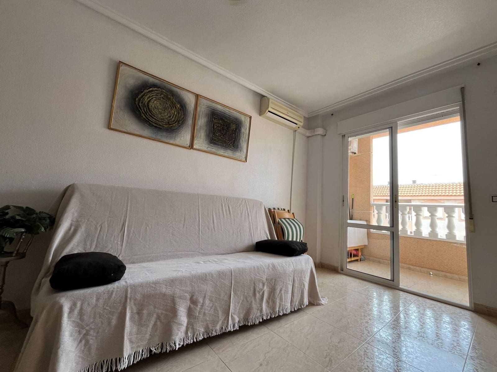 2 bedroom Apartment for sale in Torrevieja with pool - € 119,000 (Ref: 9690082)