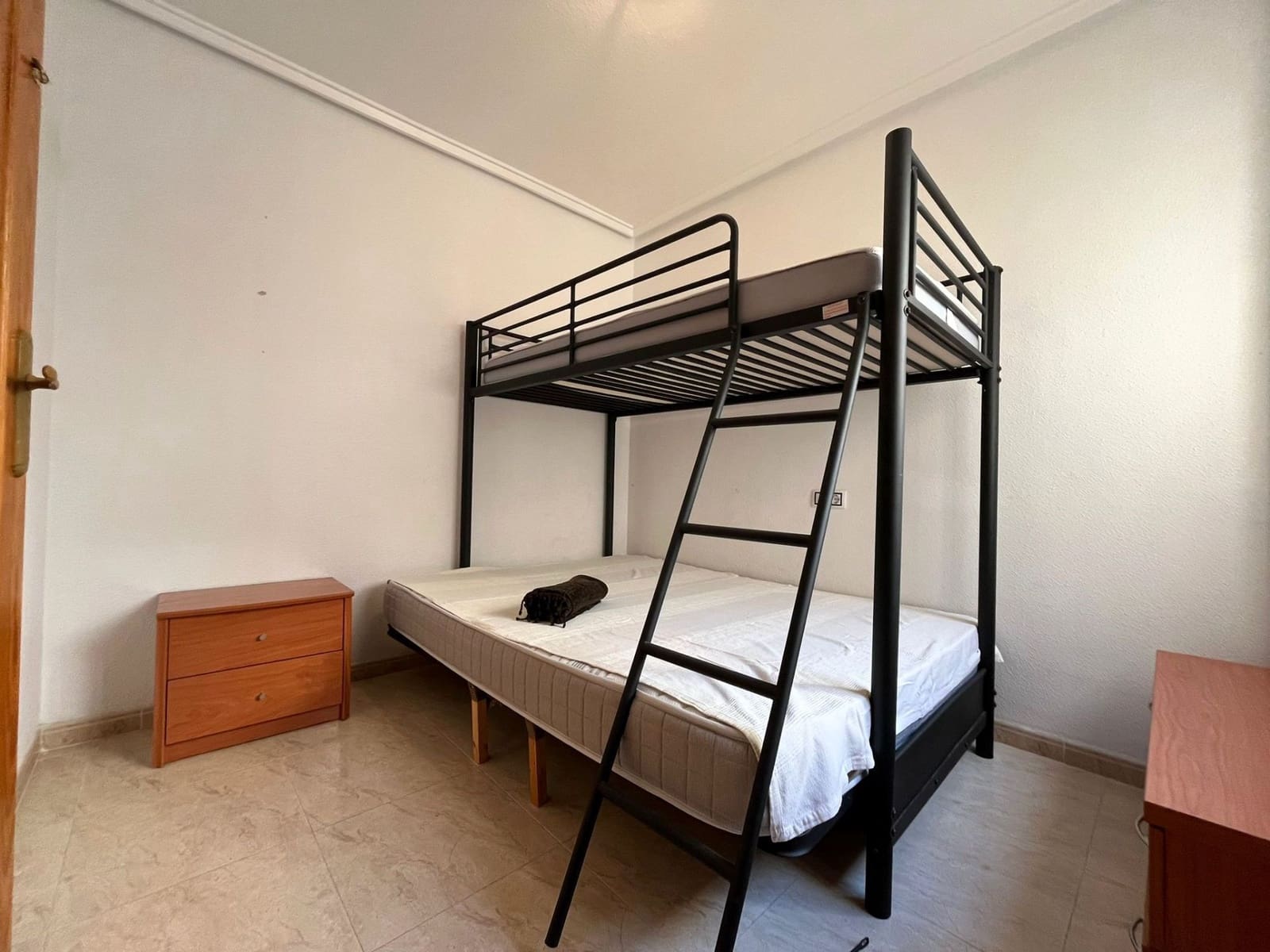 2 bedroom Apartment for sale in Torrevieja with pool - € 119,000 (Ref: 9690082)