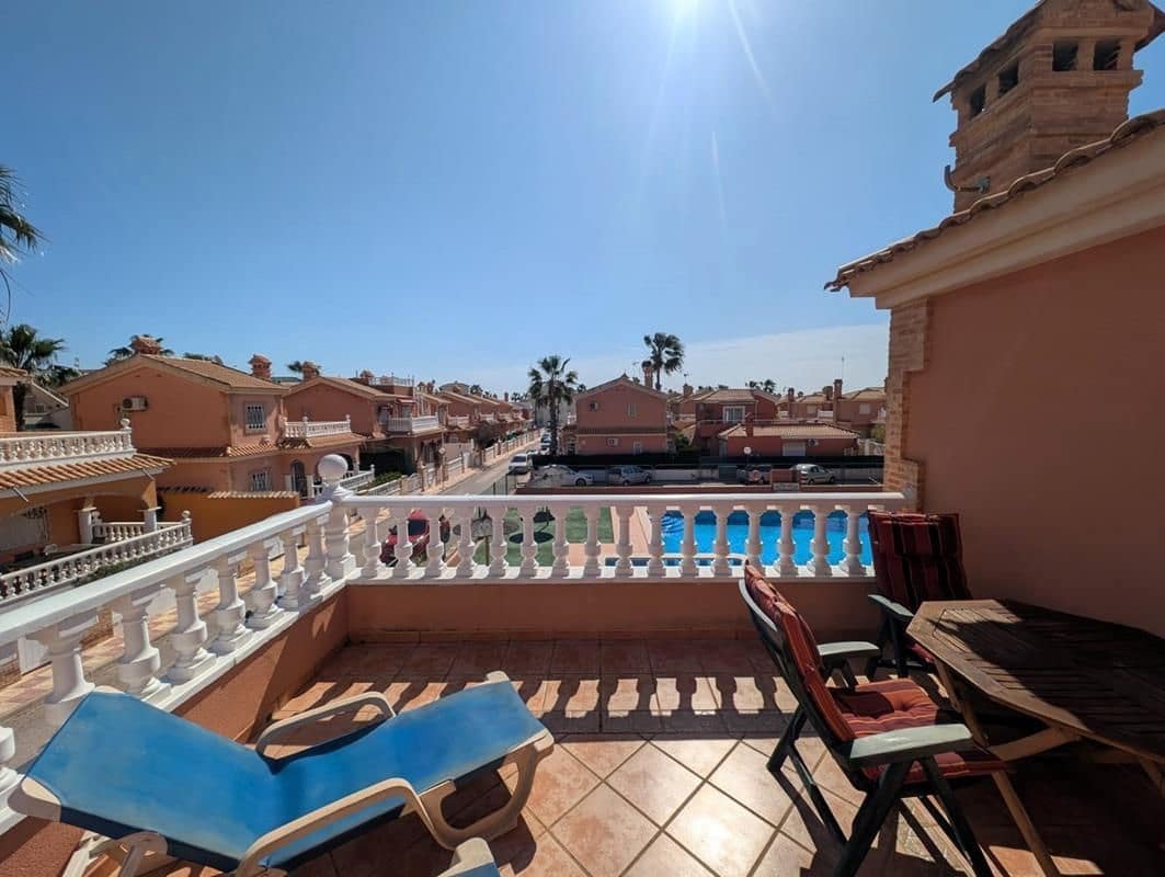 3 camera da letto Villa in vendita in Playa Flamenca con piscina garage - 289.900 € (Rif: 9731696)