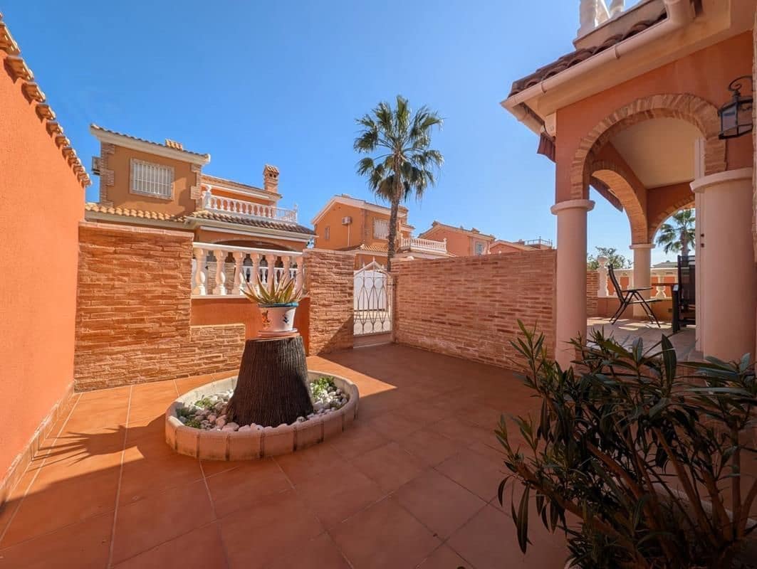3 camera da letto Villa in vendita in Playa Flamenca con piscina garage - 289.900 € (Rif: 9731696)