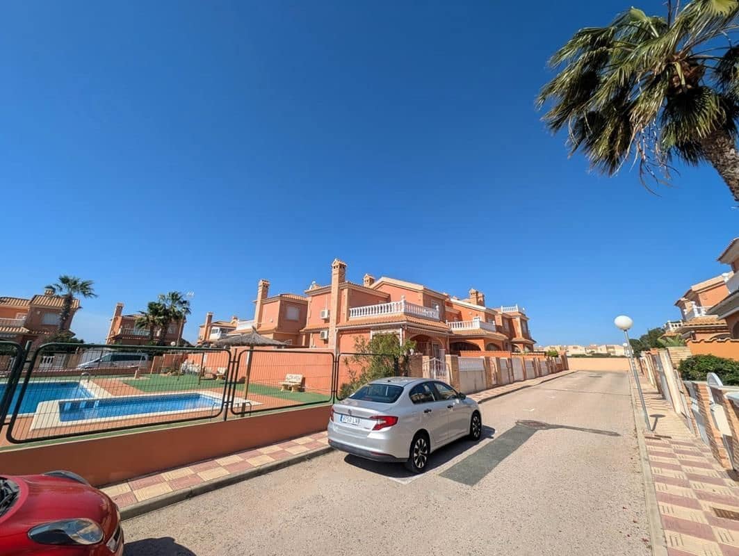 3 camera da letto Villa in vendita in Playa Flamenca con piscina garage - 289.900 € (Rif: 9731696)