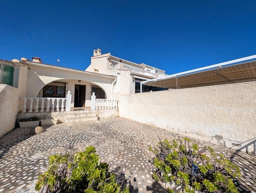 2 soverom Kjedet enebolig til salgs i Ciudad Quesada med garasje - € 125 900 (Ref: 9731698)