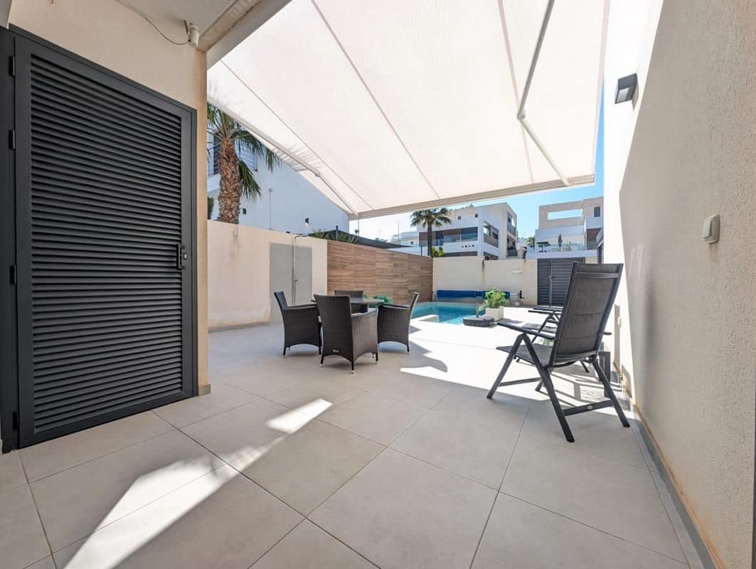 4 bedroom Villa for sale in Benijofar with pool garage - € 529,000 (Ref: 9798755)