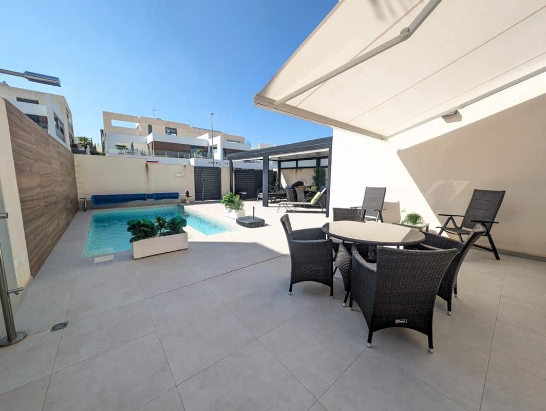 4 bedroom Villa for sale in Benijofar with pool garage - € 529,000 (Ref: 9798755)