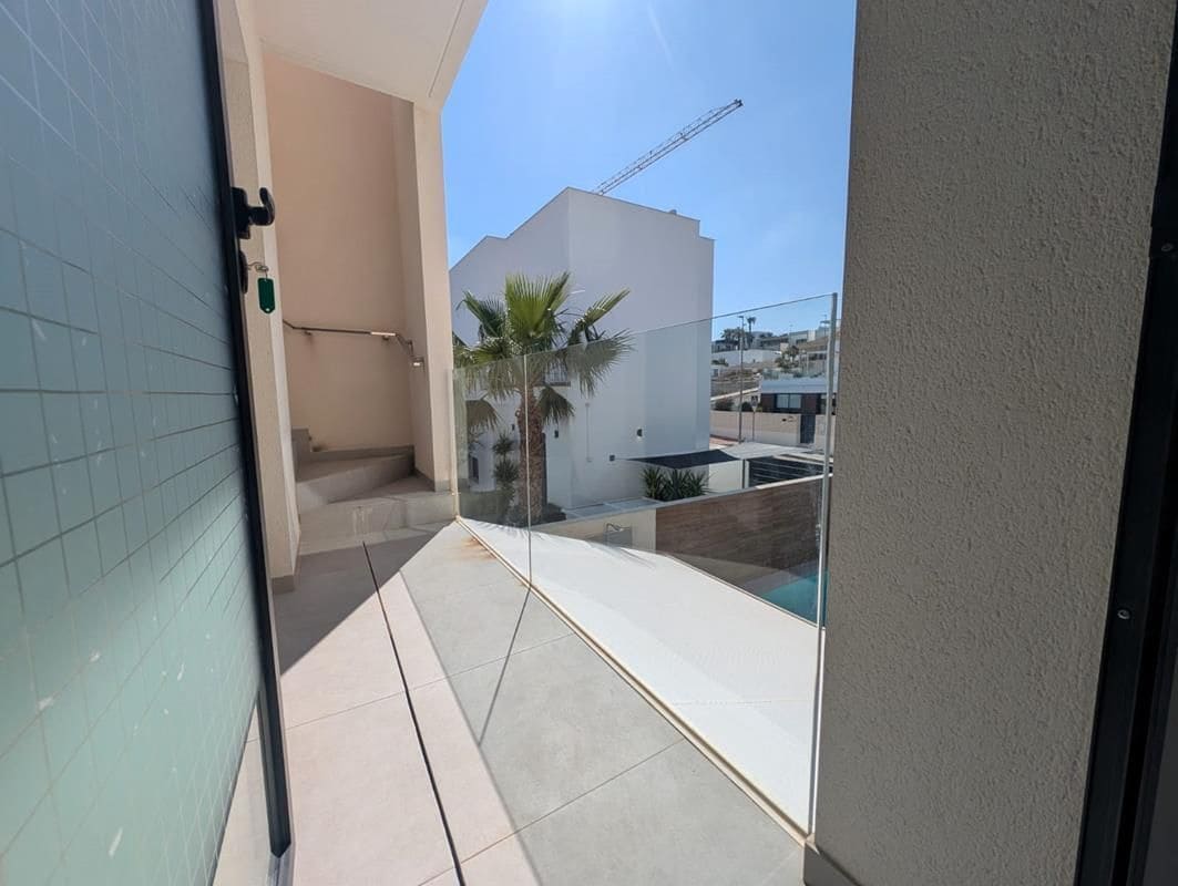 4 bedroom Villa for sale in Benijofar with pool garage - € 529,000 (Ref: 9798755)