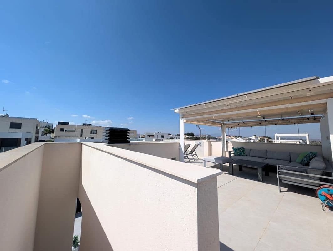 4 bedroom Villa for sale in Benijofar with pool garage - € 529,000 (Ref: 9798755)