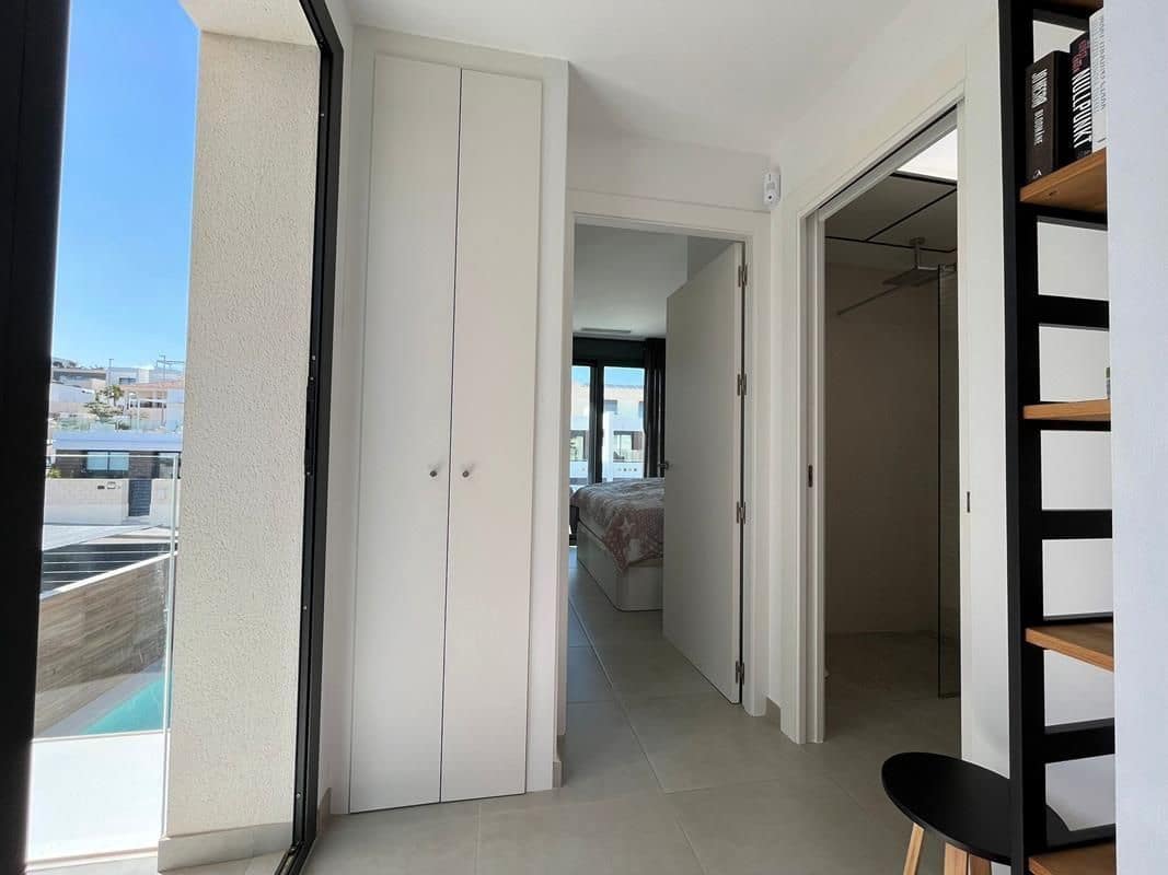 4 bedroom Villa for sale in Benijofar with pool garage - € 529,000 (Ref: 9798755)