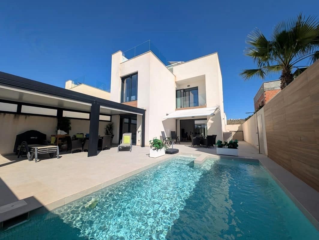 4 bedroom Villa for sale in Benijofar with pool garage - € 529,000 (Ref: 9798755)