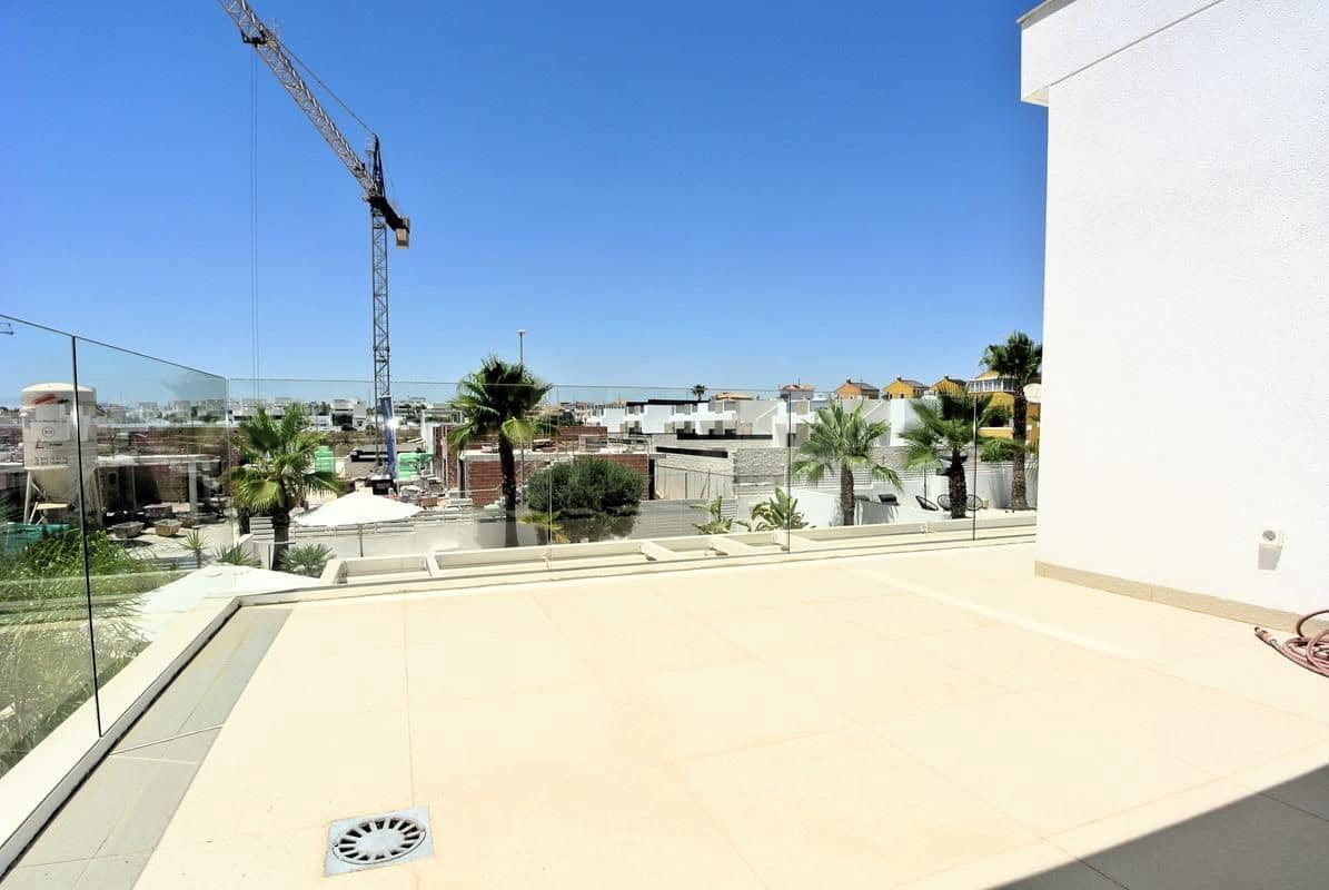 3 soveværelse Villa til salg i San Fulgencio med swimmingpool garage - € 629.000 (Ref: 9951064)