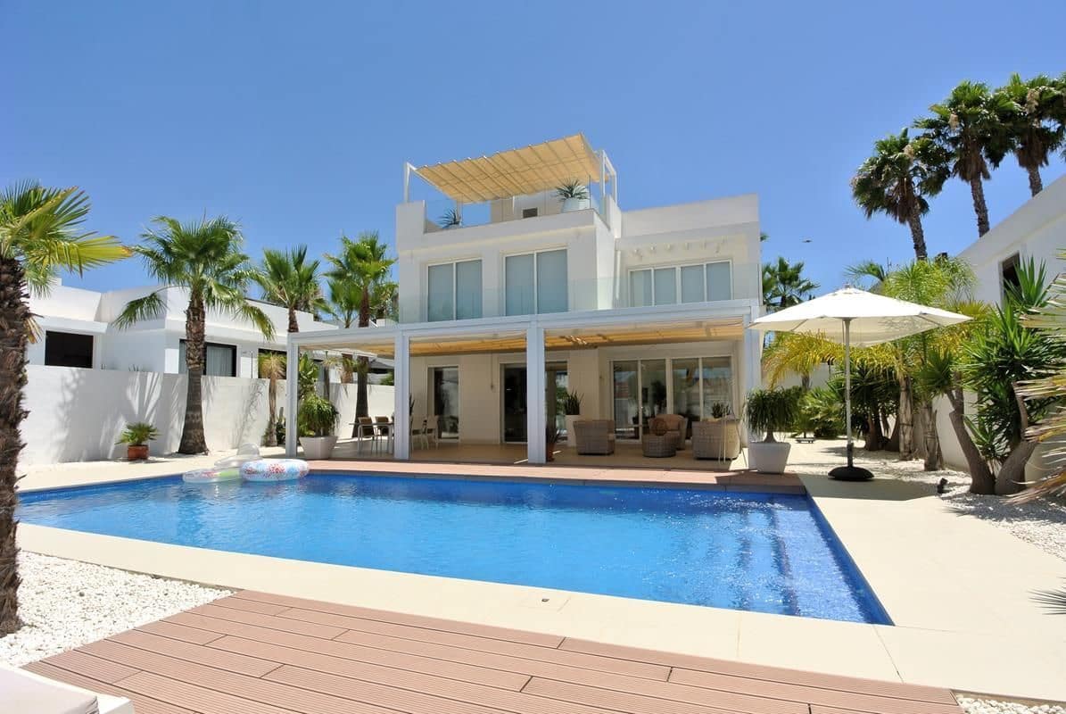 3 soveværelse Villa til salg i San Fulgencio med swimmingpool garage - € 629.000 (Ref: 9951064)