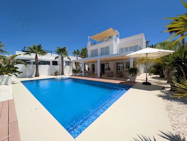3 soveværelse Villa til salg i San Fulgencio med swimmingpool garage - € 629.000 (Ref: 9951064)