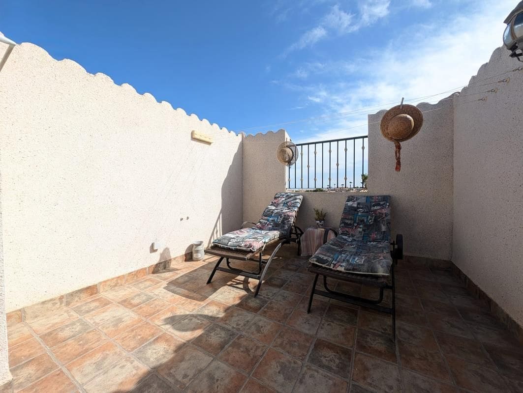 3 slaapkamer Halfvrijstaande villa te koop in Playa Flamenca met zwembad garage - € 289.000 (Ref: 9956814)