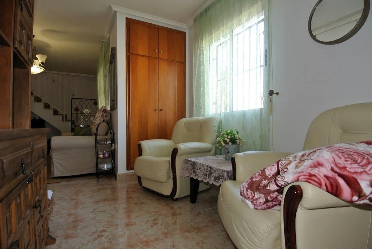 3 slaapkamer Halfvrijstaande villa te koop in Playa Flamenca met zwembad garage - € 289.000 (Ref: 9956814)