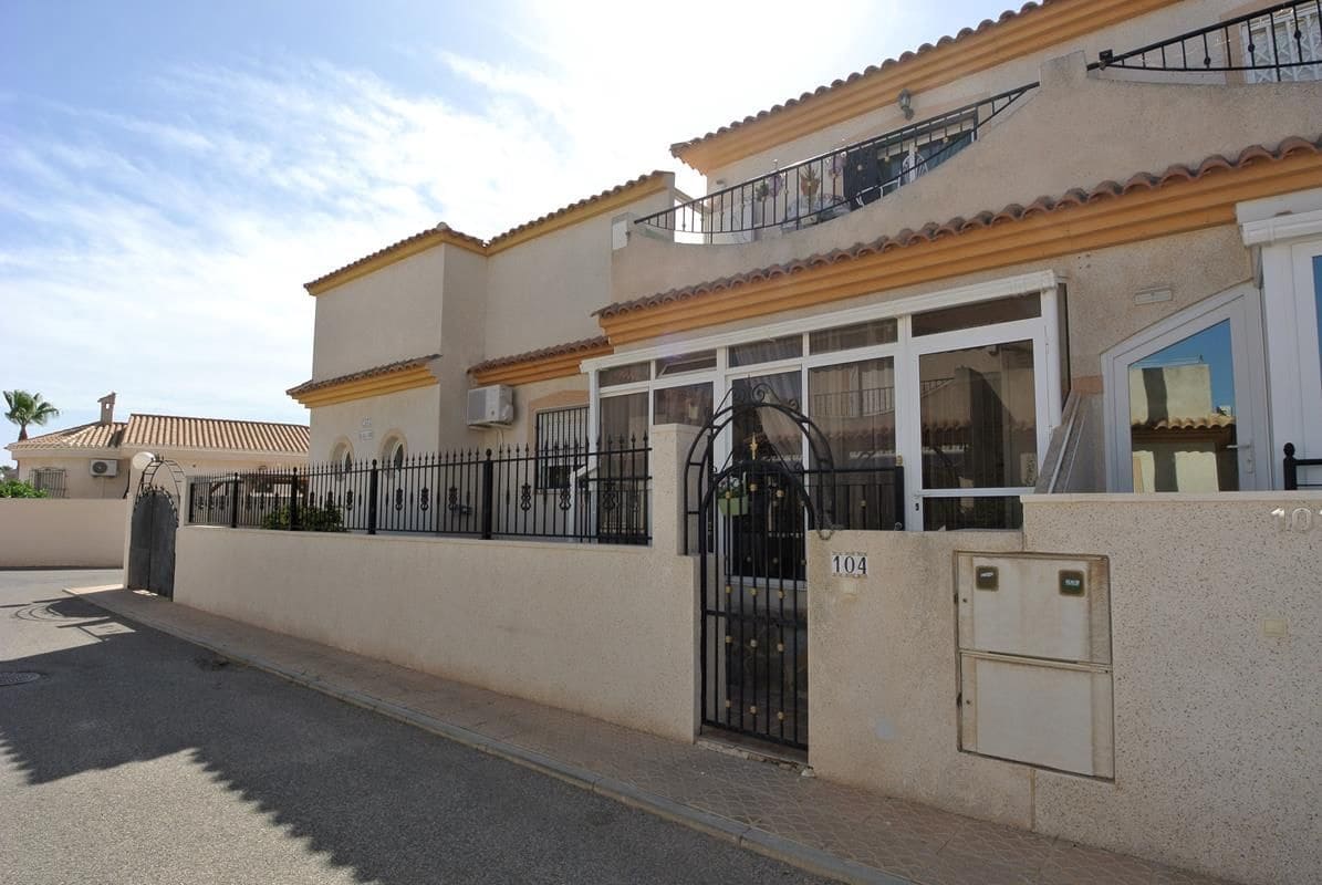 3 slaapkamer Halfvrijstaande villa te koop in Playa Flamenca met zwembad garage - € 289.000 (Ref: 9956814)