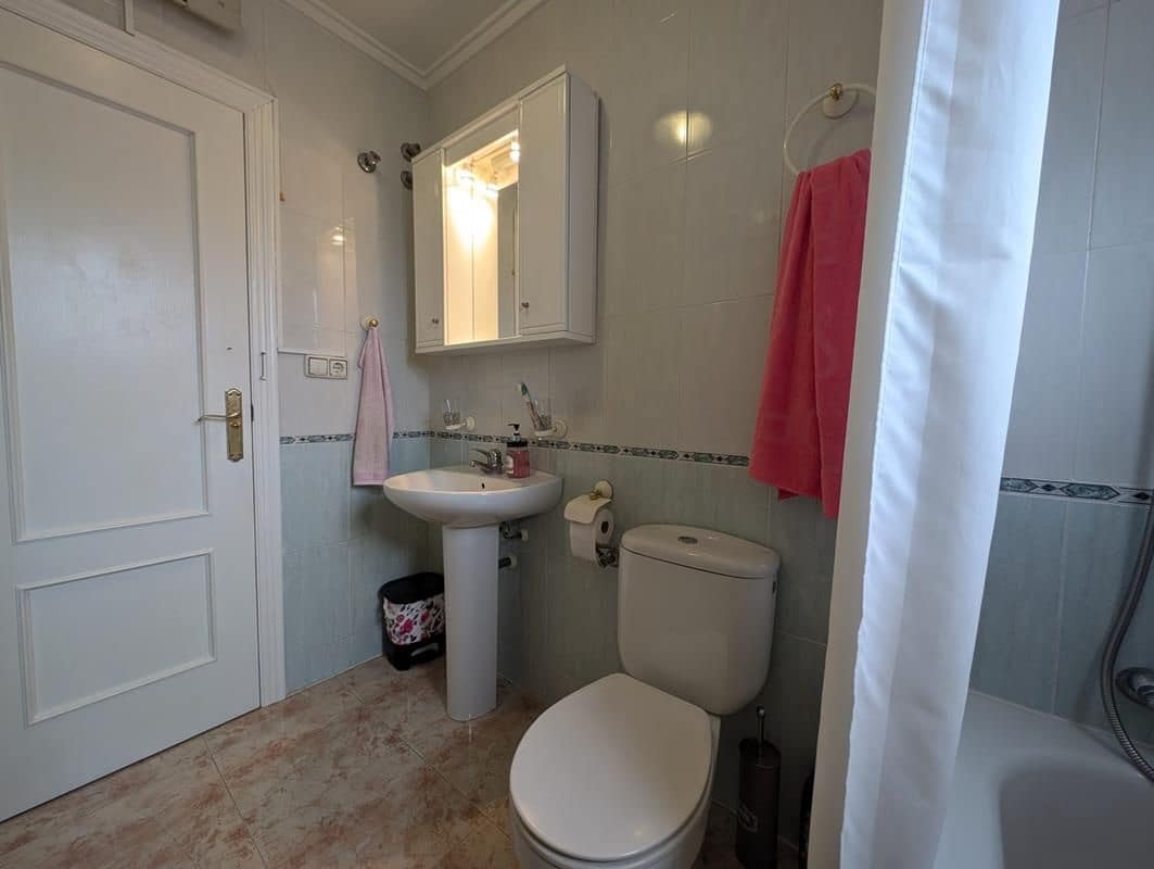 3 slaapkamer Halfvrijstaande villa te koop in Playa Flamenca met zwembad garage - € 289.000 (Ref: 9956814)