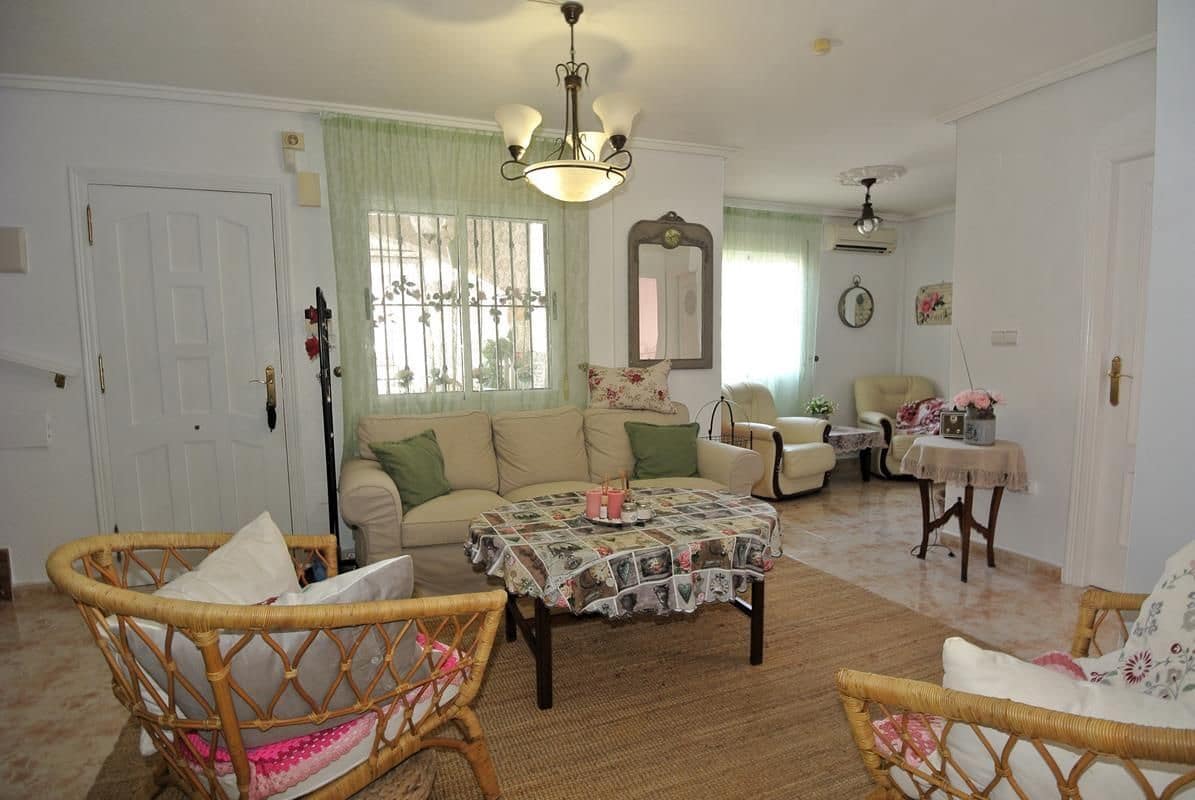 3 slaapkamer Halfvrijstaande villa te koop in Playa Flamenca met zwembad garage - € 289.000 (Ref: 9956814)