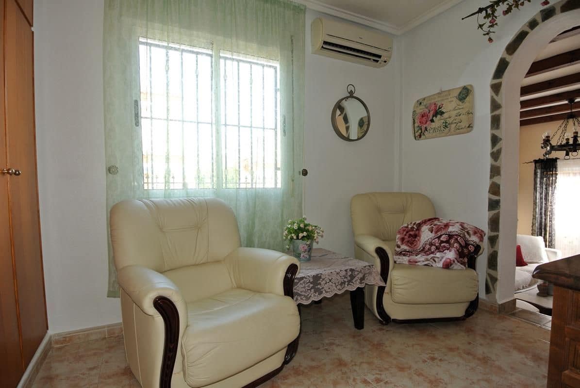 3 slaapkamer Halfvrijstaande villa te koop in Playa Flamenca met zwembad garage - € 289.000 (Ref: 9956814)