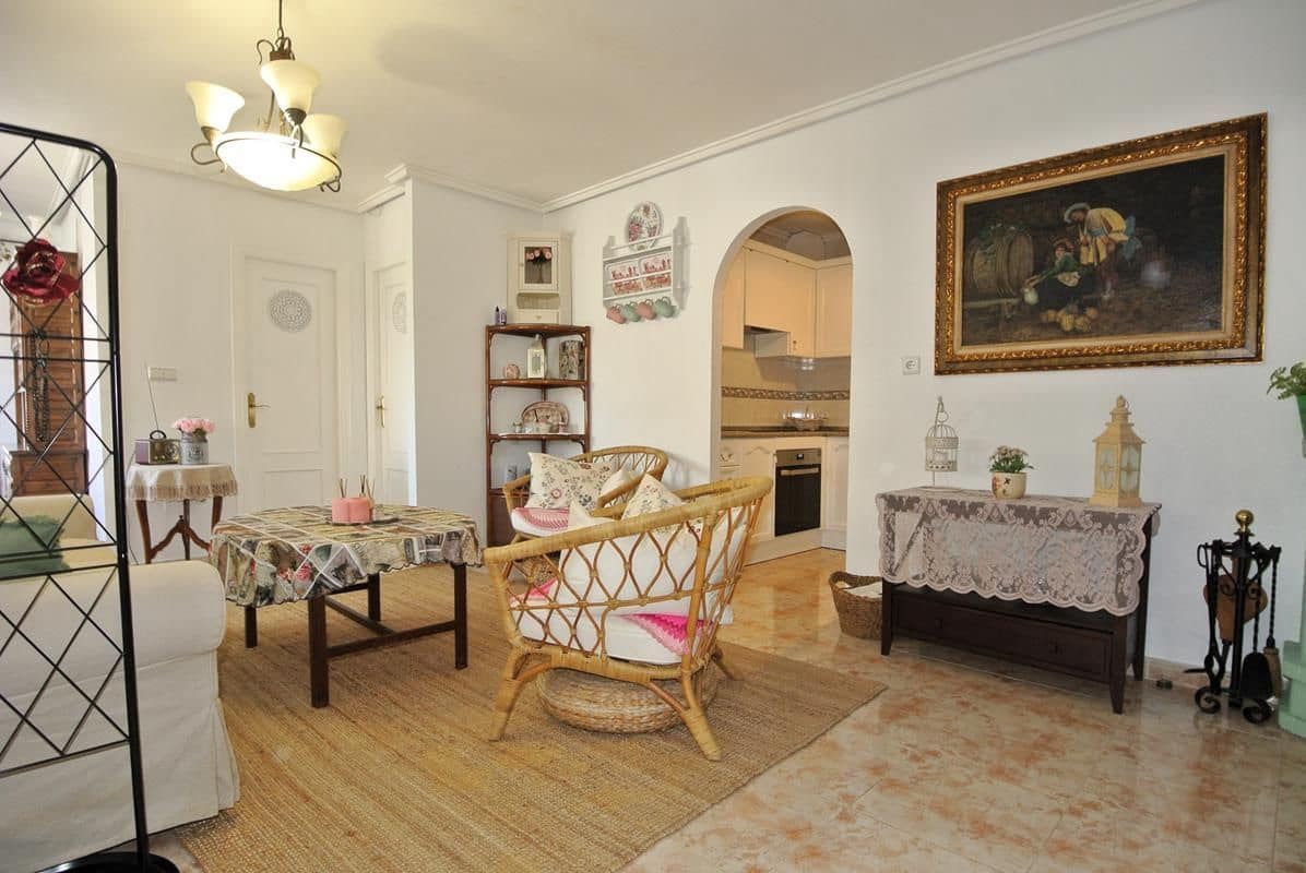 3 slaapkamer Halfvrijstaande villa te koop in Playa Flamenca met zwembad garage - € 289.000 (Ref: 9956814)