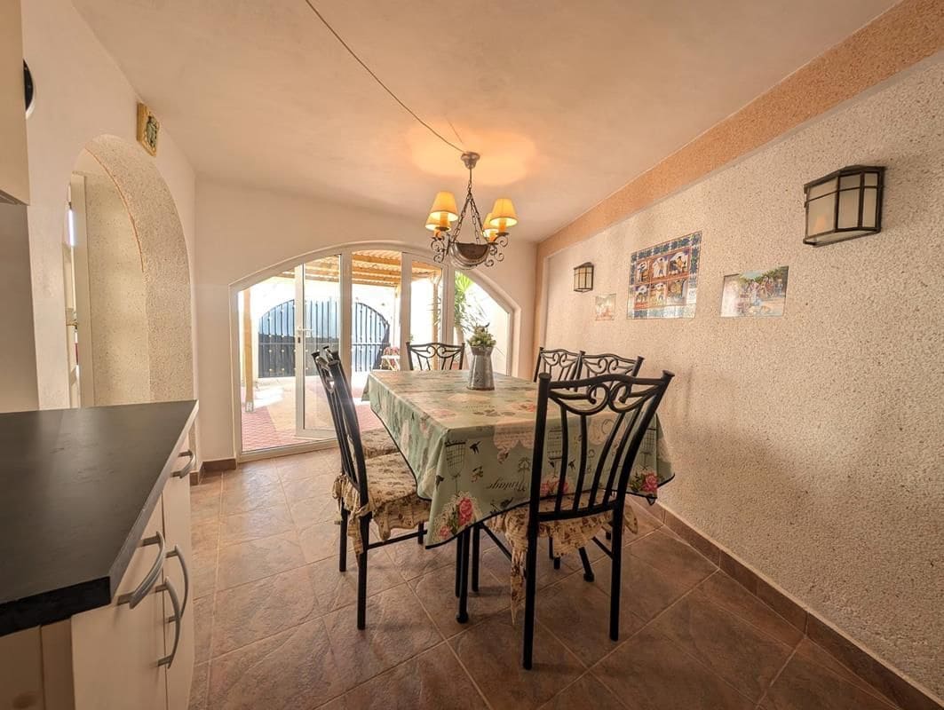3 slaapkamer Halfvrijstaande villa te koop in Playa Flamenca met zwembad garage - € 289.000 (Ref: 9956814)