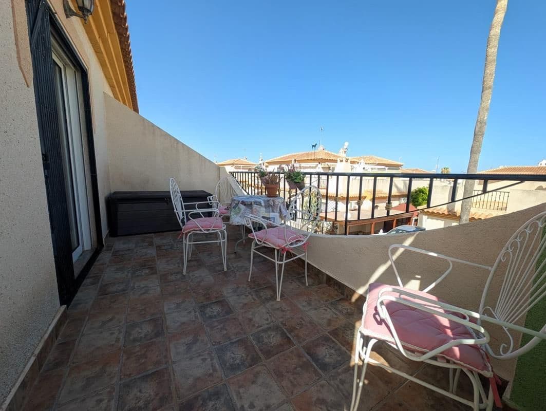 3 slaapkamer Halfvrijstaande villa te koop in Playa Flamenca met zwembad garage - € 289.000 (Ref: 9956814)