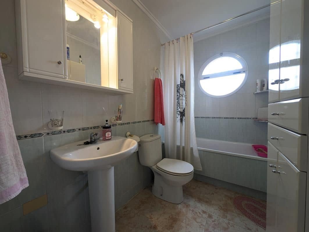 3 slaapkamer Halfvrijstaande villa te koop in Playa Flamenca met zwembad garage - € 289.000 (Ref: 9956814)
