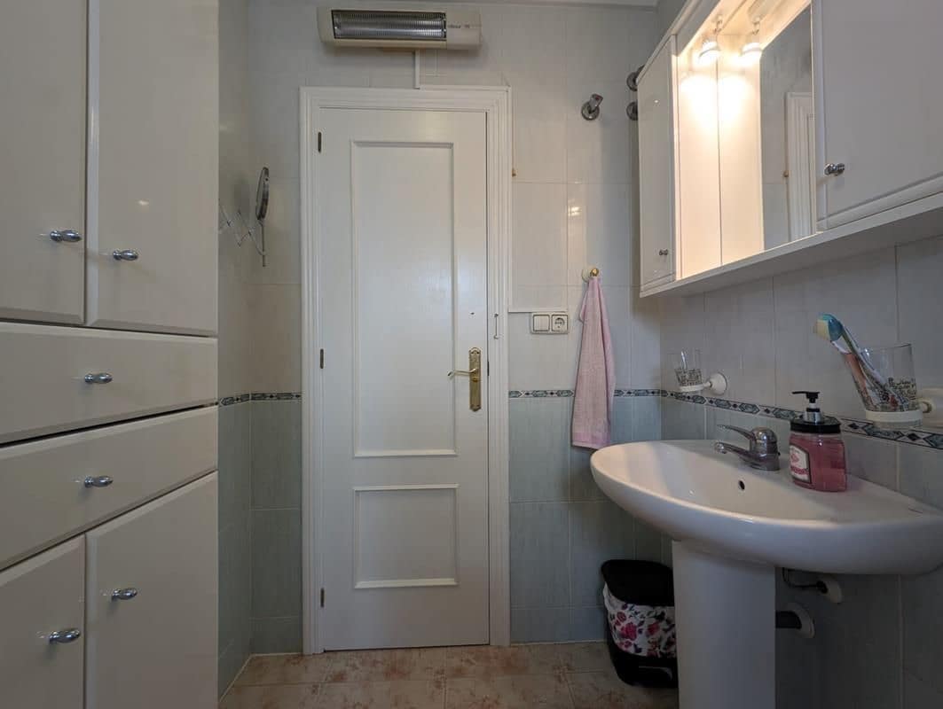 3 slaapkamer Halfvrijstaande villa te koop in Playa Flamenca met zwembad garage - € 289.000 (Ref: 9956814)